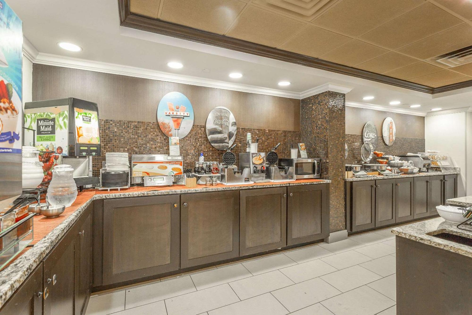 Inn At The Peachtrees, Ascend Hotel Collection Atlanta Exterior photo