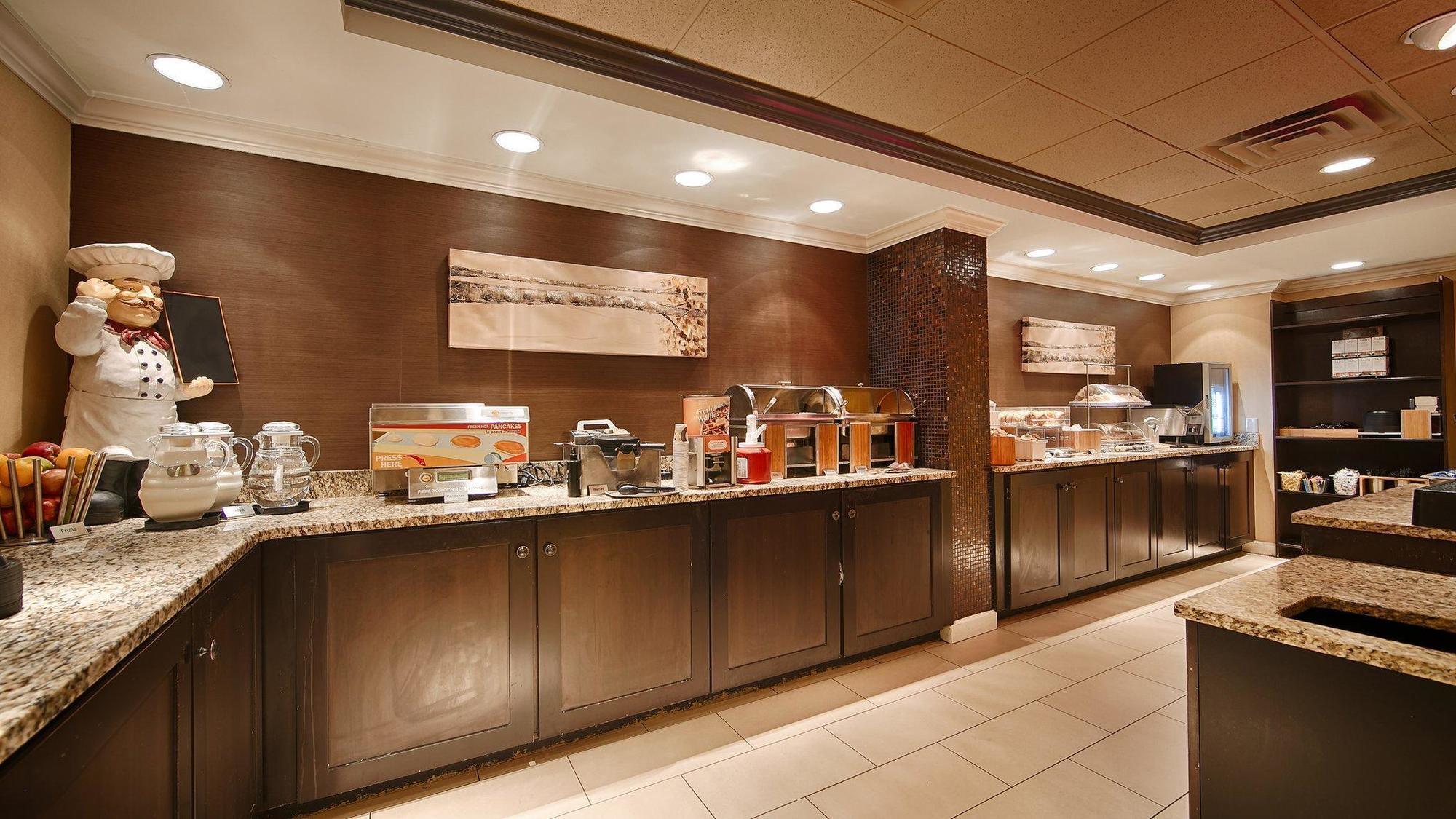 Inn At The Peachtrees, Ascend Hotel Collection Atlanta Exterior photo